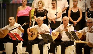 Didim Türkü Grubu Yaz Konseri büyük beğeni topladı