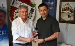 Eski Kültür ve Turizm Bakanı Fikri Sağlar, Kuşadası’nda imza gününde