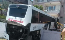 Söke’de yolcu otobüsü evin bahçesine çarptı: 1 ölü, 15 yaralı