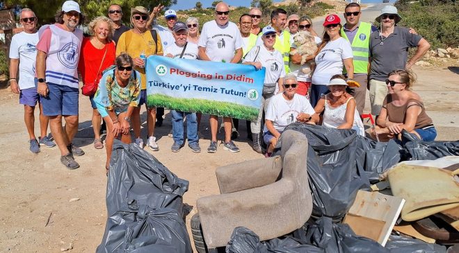 Didim’de Belediye ile Plogging in Didim üyeleri temizlik yaptı